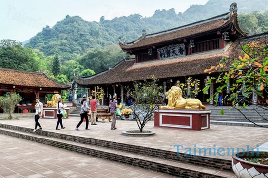 download van khan khi di le chua huong